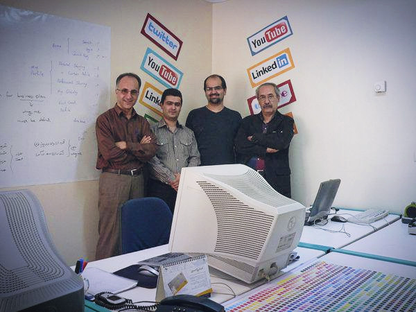 در دفتر ما سر پروژه wingme من و محمد و شهرام و استاد ابراهیم حقیقی (گرافیست) سال 88